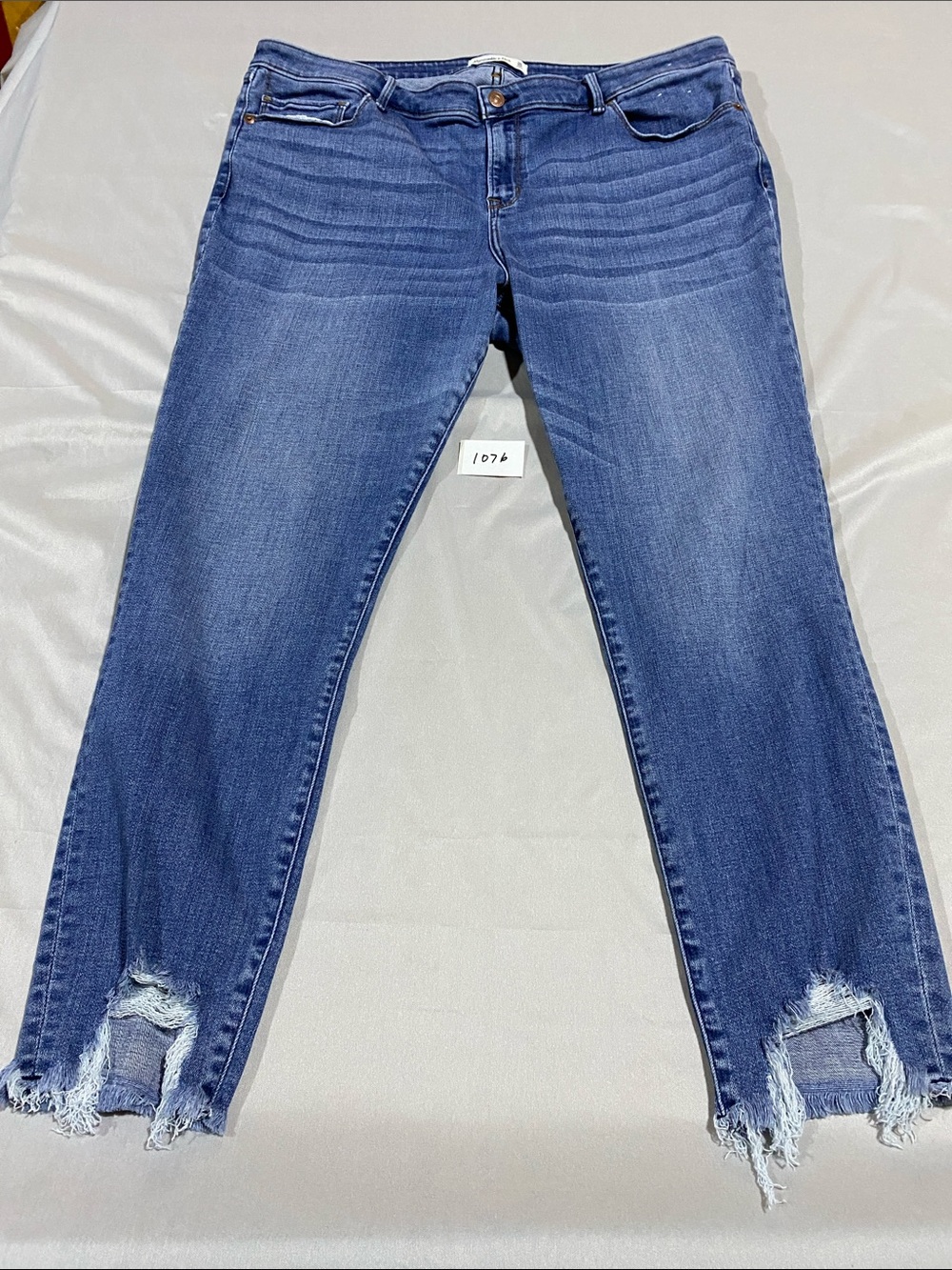 Abercrombie & Fitch Blue Distressed Cropped Ankle Jeans